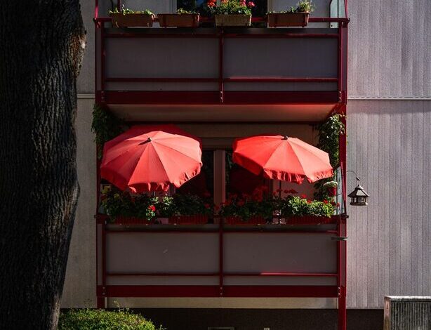 Jak przygotować balkon na sezon relaksu i odpoczynku